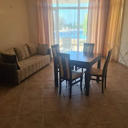 Apartament Апартамент В Мидия Фемили Резорт *
